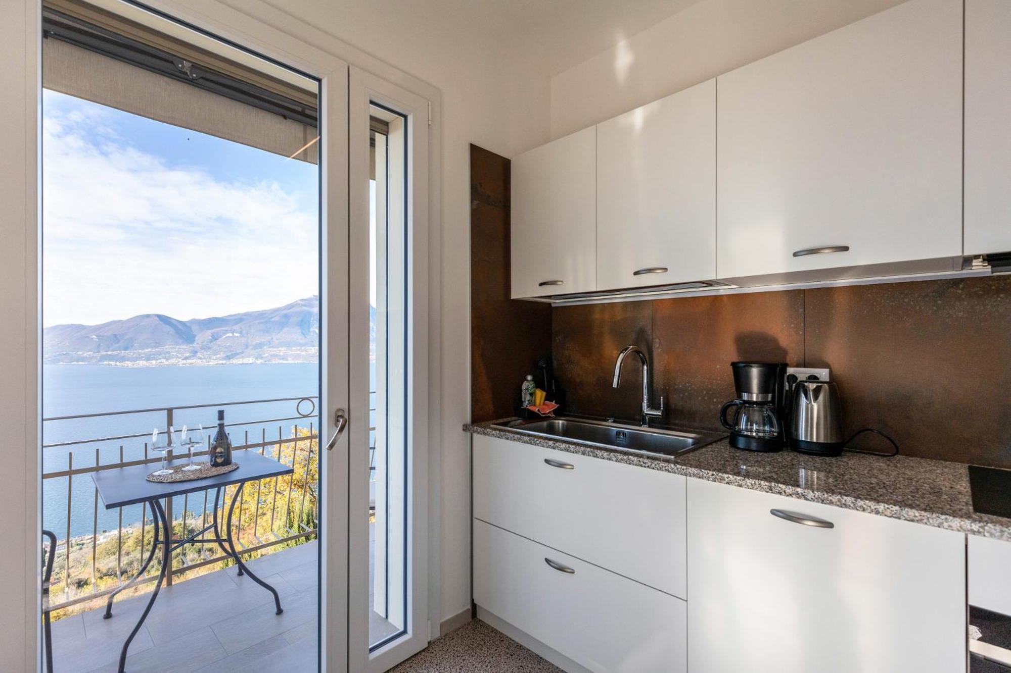 Casa Serena Lake View Torri Del Benaco Bagian luar foto