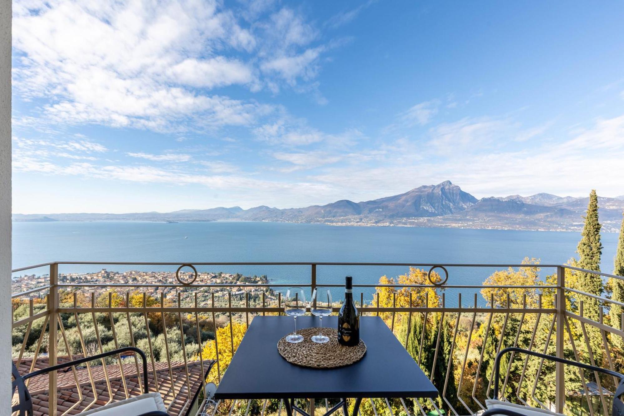 Casa Serena Lake View Torri Del Benaco Bagian luar foto